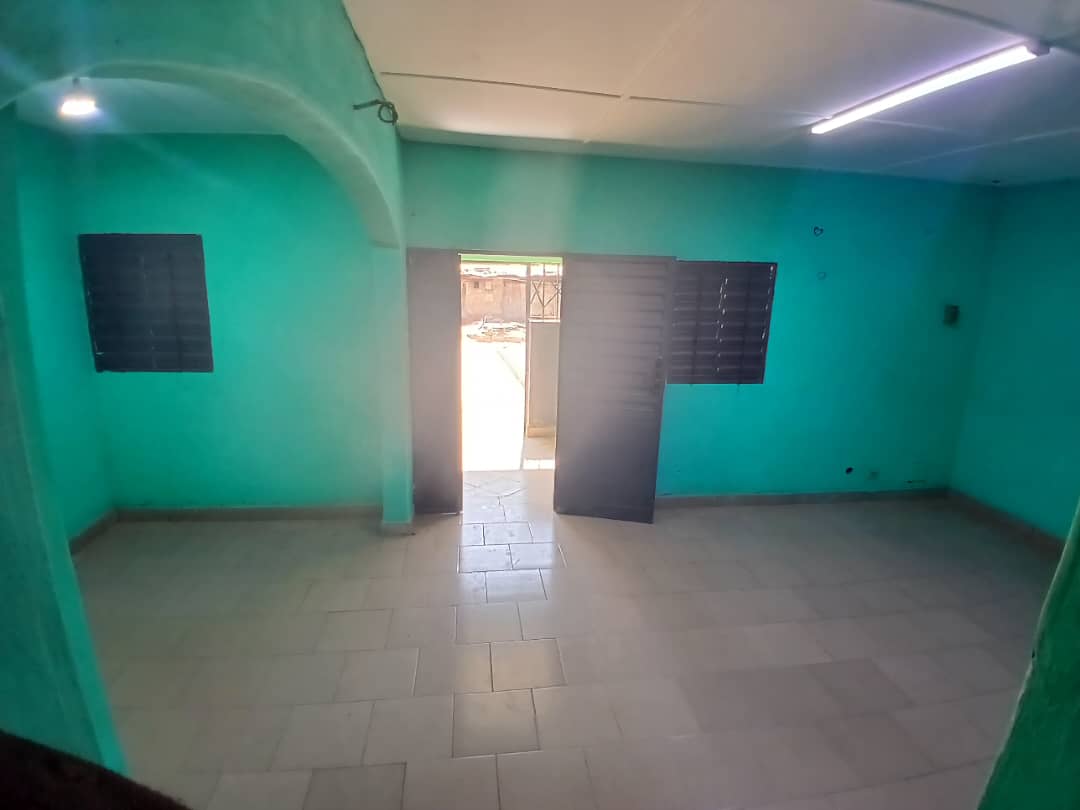 2 chambres salon avec salle à manger [ cour commune ]